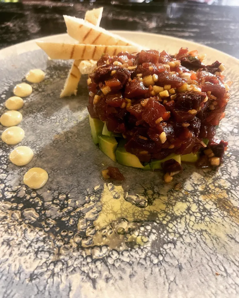 Tartar de atún con aguacate