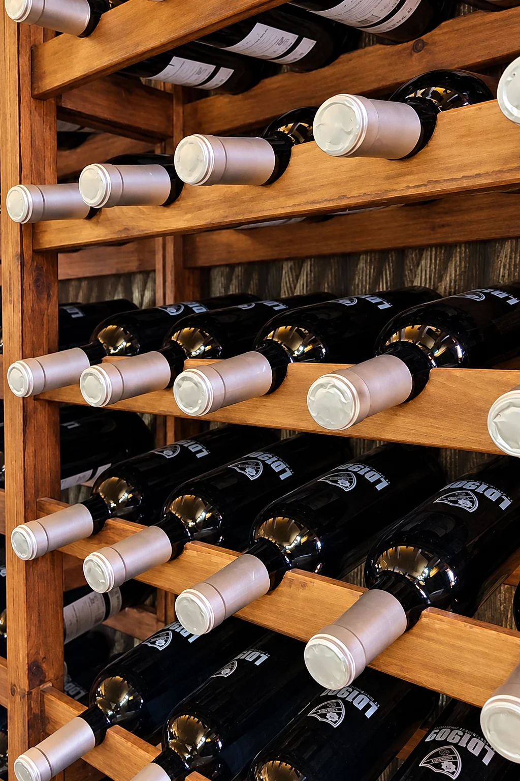 Botelleros de la vinoteca de La Esquinita de Alejo